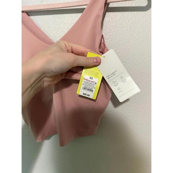All in motion tank with built in sports bra size XS NWT
$20 retail - Picture 2 of 2